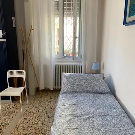 Le Rose Πανσιόν Ίμολα